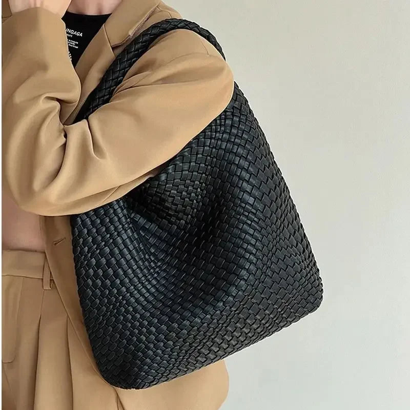 Cora Tasche