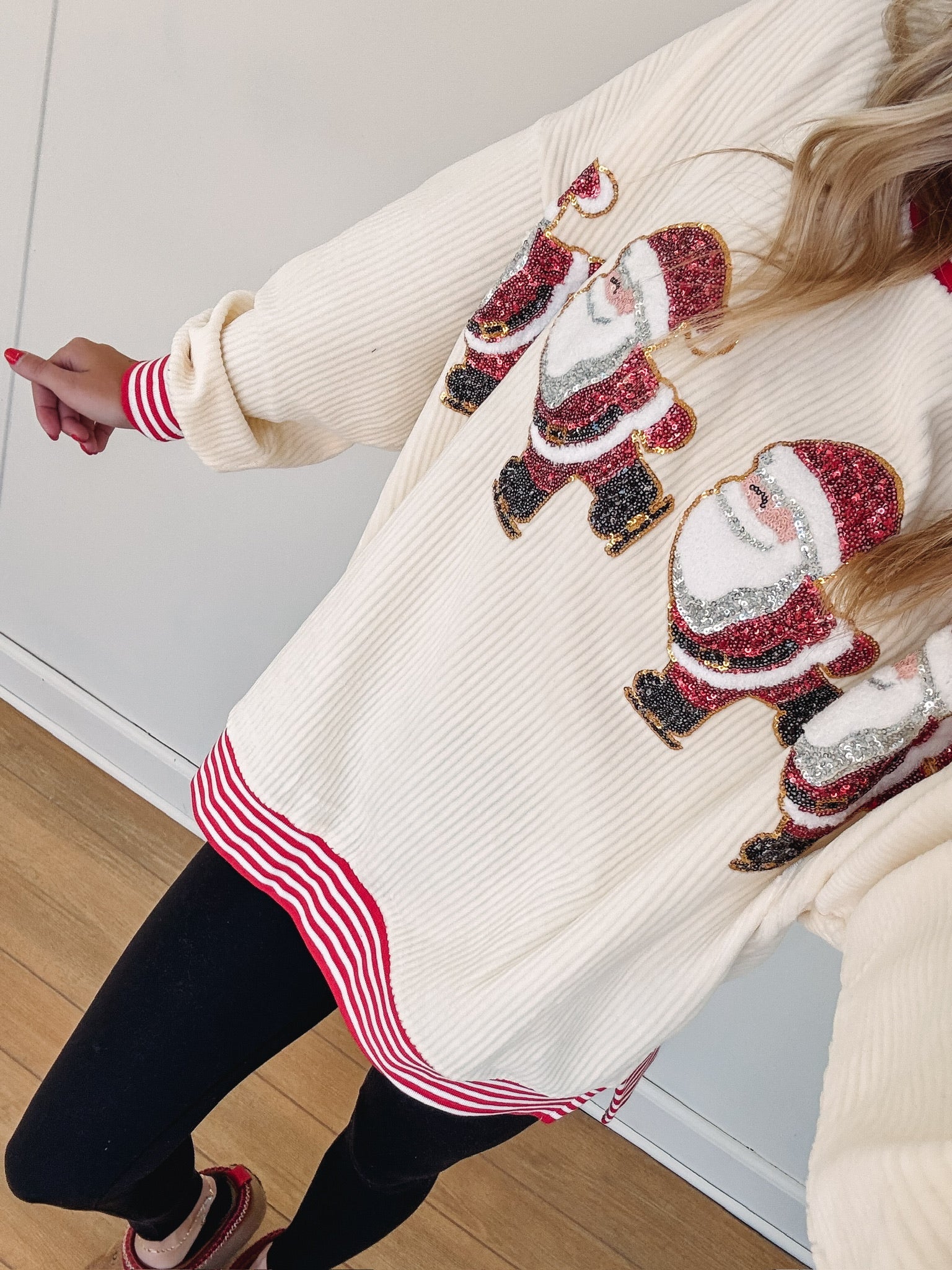 🎅🎄Women's Skating Santa Sequin Pullover (Buy 2 Free Shipping)