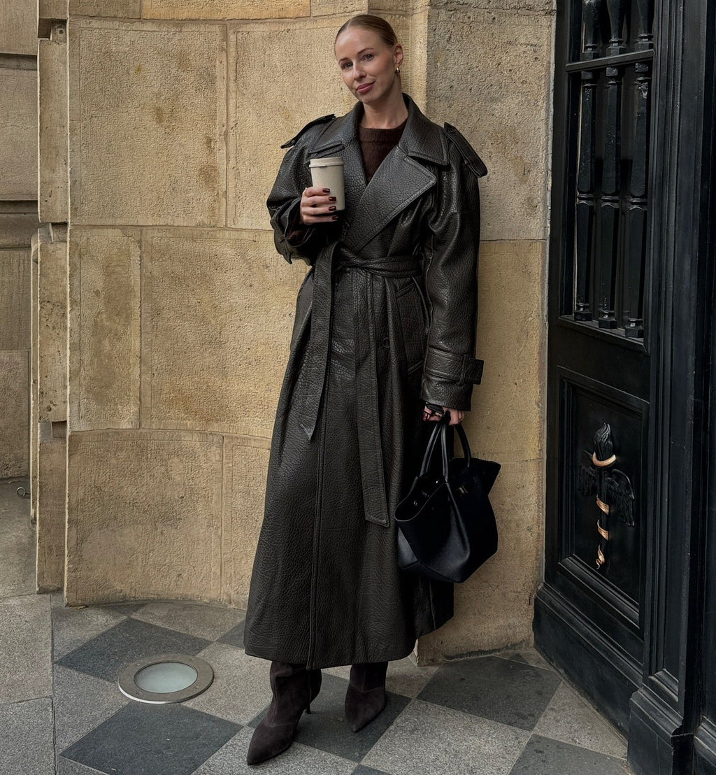 Winter shelter with double buttons and V-neck